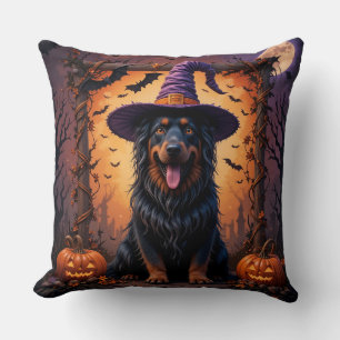 Coussin Chien mignon avec chapeau de sorcière entouré de c