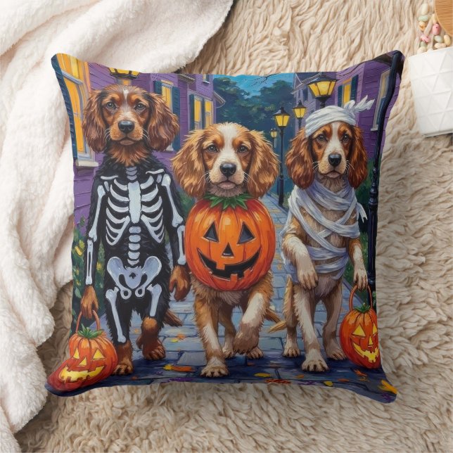 Coussin Chiens Cocker Spaniel faisant Trick-or-Treating po (Couverture)