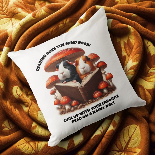 Coussin Chiens De Guinée Drôle À Lire Sous Champignons Rou (Guinea Pigs Reading a Book Under Red Mushrooms Throw Pillow Cover Photo)