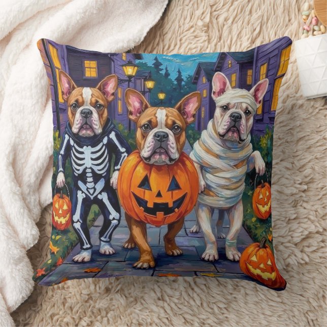 Coussin Chiens en taureaux en costumes d'Halloween (Couverture)