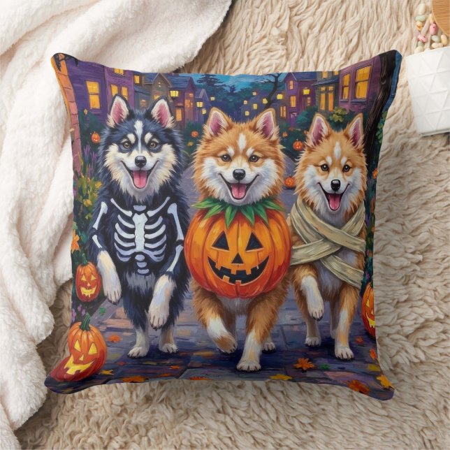 Coussin Chiens Esquimaux Américains Trick-or-Treating Hall (Couverture)