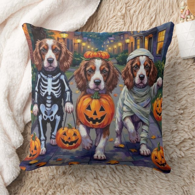 Coussin Chiens Springer Spaniel en costumes d'Halloween (Couverture)