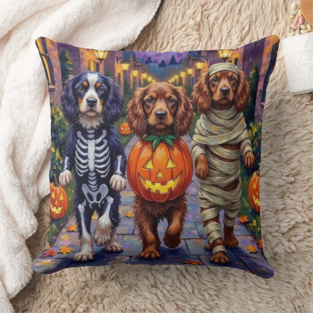 Coussin Chiens Sussex Spaniel en costumes d'Halloween (Couverture)