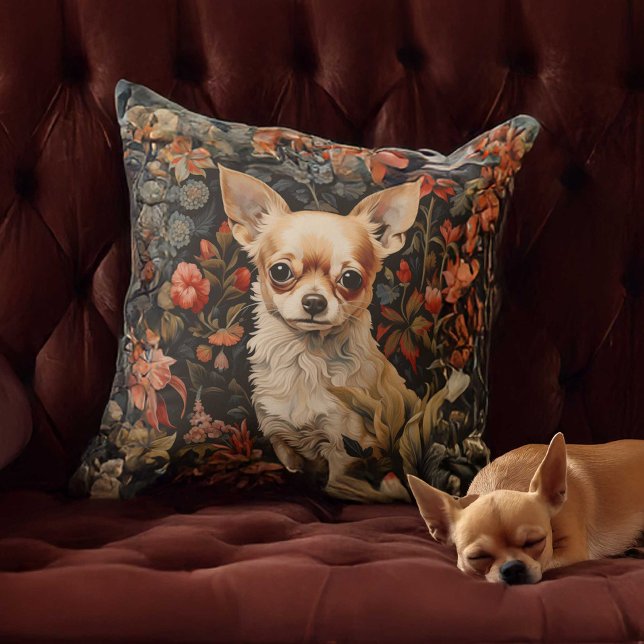 Coussin Chihuahua sucré dans un jardin de style William Mo (Créateur téléchargé)