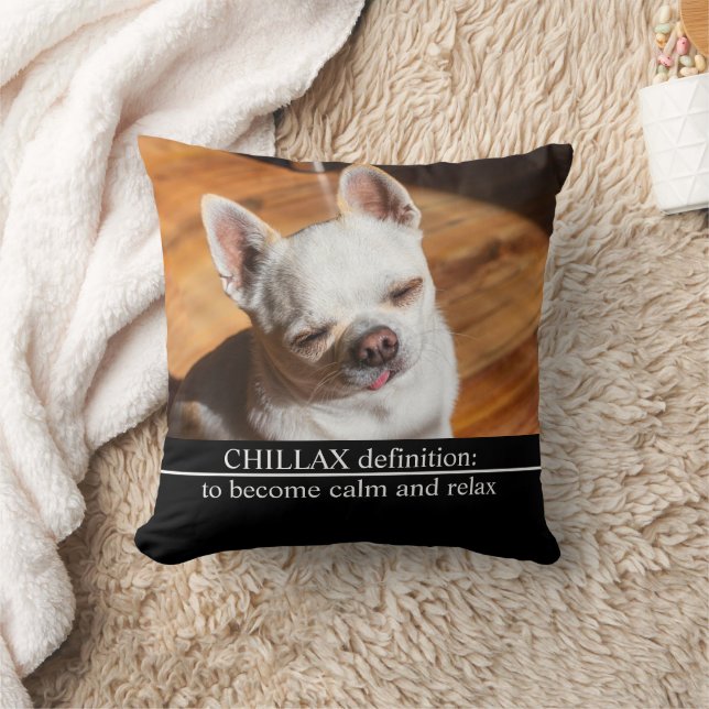 Coussin Chillax Chihuahua somnolent langue détendue sortie (Couverture)