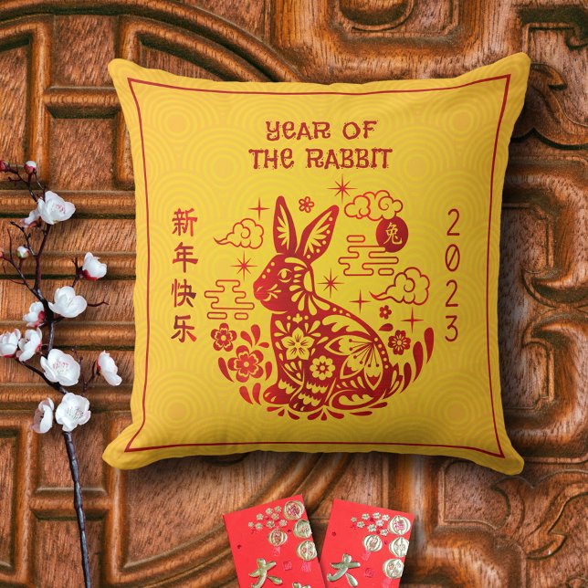 Coussin Chinois Nouvel An Rabbit 2023 Rouge Foil Jaune Tém (LINK FOR 2025 YEAR OF THE SNAKE: https://www.zazzle.com/collections/119316095761799932
)