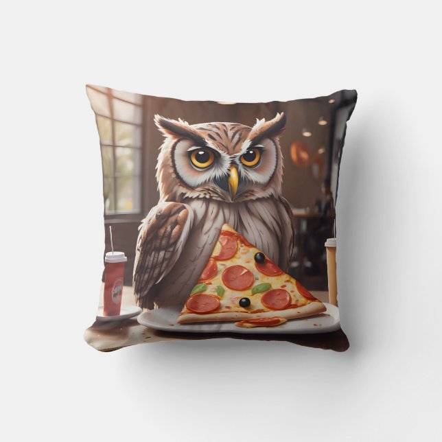 Coussin Chouette aimant la pizza au Café (Recto)