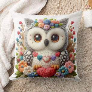 Coussin Chouette au crochet mignonne tenant un cœur avec d