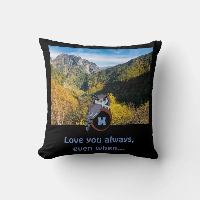 Coussin Chouette grincheuse nichant sur un oeuf de monogra (Recto)