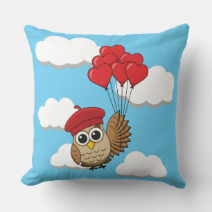 Coussin Chouette mignonne volant avec des ballons de coeur