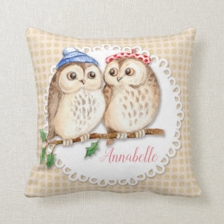 Coussin Chouettes mignonnes sur la branche. Personnalisé