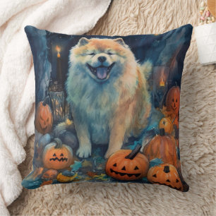 Coussin Chow Chow d'Halloween avec des citrouilles effraya