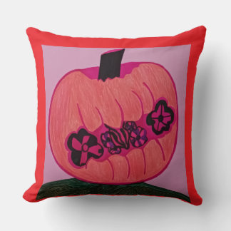 Coussin Chrysalide dans une citrouille