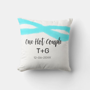 Coussin Ciel bleu aqua pastel un couple chaud ajouter nom