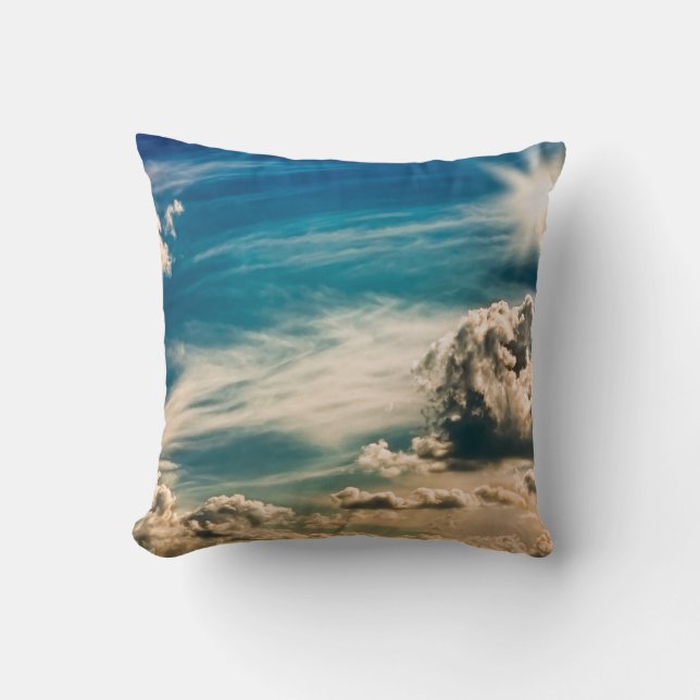 Coussin Ciel de peintre. Beau ciel dramatique avec nuages (Recto)
