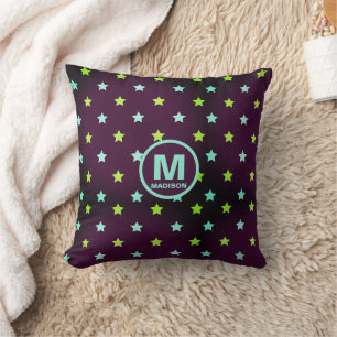 Coussin Ciel étoilé violet pourpre avec nom et monogramme