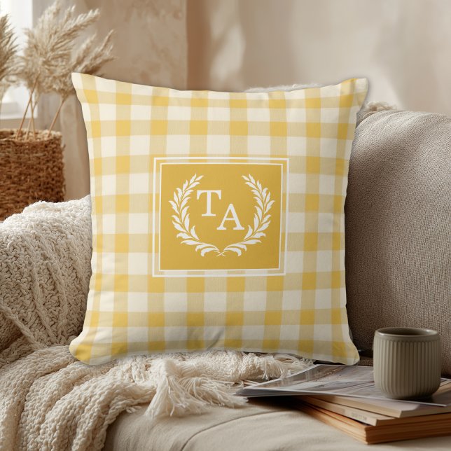 Coussin Cimier de monogramme à carreaux gingham jaune (Yellow Gingham Monogram Crest Throw Pillow)
