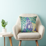 Coussin Citation de la plage sauvage Feuille tropicale<br><div class="desc">Jolie maison de plage design jetez un oreiller avec la citation - Let's Get Wild avec un arrière - plan coloré feuille tropicale.</div>