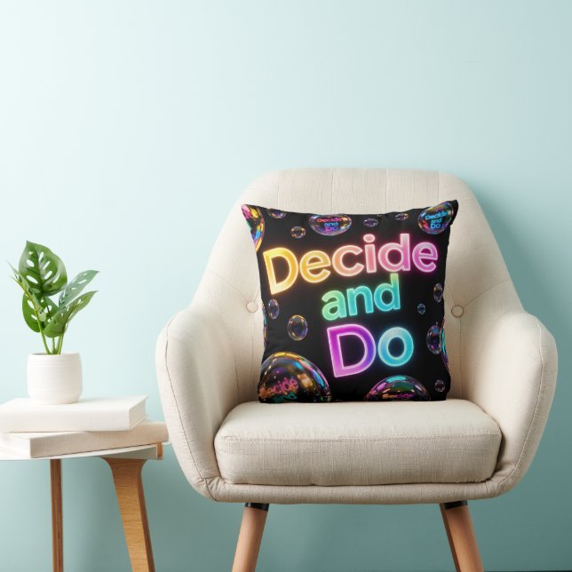 Coussin Citation Décider et Faire avec des bulles néon (Chaise)