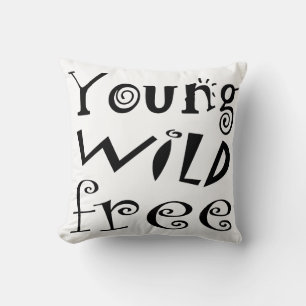 Coussin Citation typographique “Young Wild Free” personnal