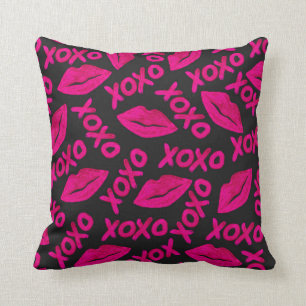 Coussin Citation XOXO noir Neon rose lèvres Motif