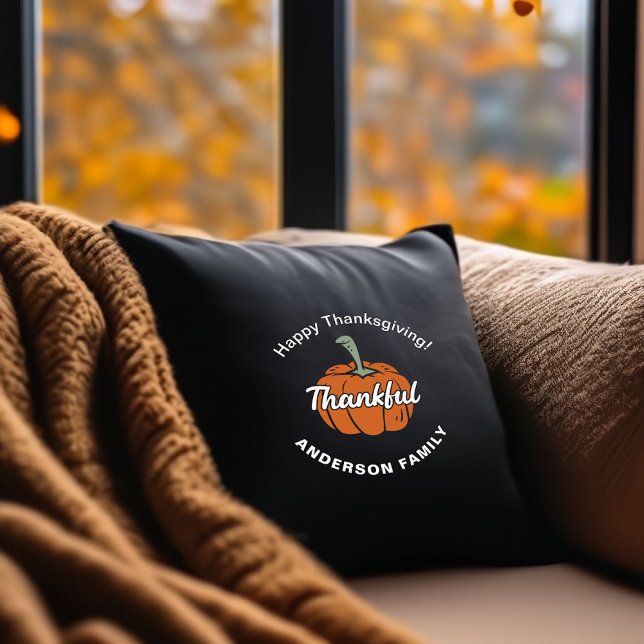 Coussin Citrouille Bon thanksgiving noir tendance (Black Happy Thanksgiving Throw Pillow)