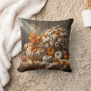 Coussin Citrouilles d'automne et mamans dans une grange
