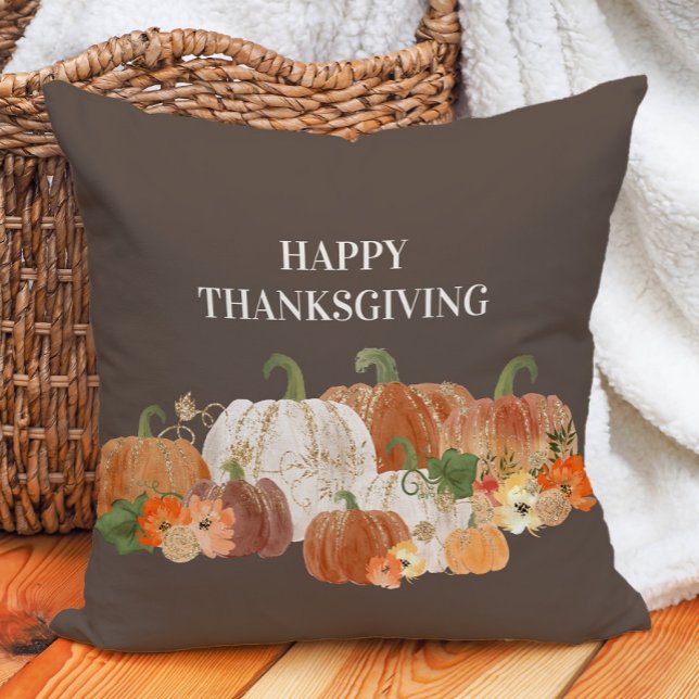 Coussin Citrouilles oranges blanches de Thanksgiving marro (Rustic brown "Happy Thanksgiving" pillow with orange and white pumpkins)