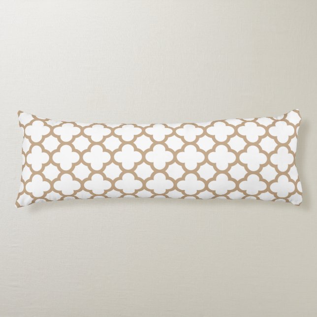 Coussin classique de corps de Quatrefoil - amande (Devant)