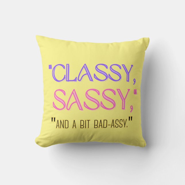 Coussin "Classique, sassy, et un peu mauvais assy." (Recto)