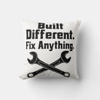 Coussin Clé de Mécanicien Répare Tout Construit Différemme