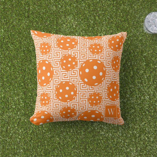 Coussin Clé grecque de pickleball chic – Orange et Blanc (Herbe)