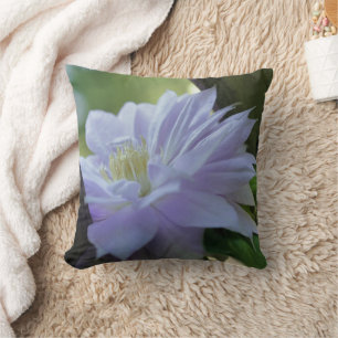 Coussin Clématite lavande nichée dans la treille