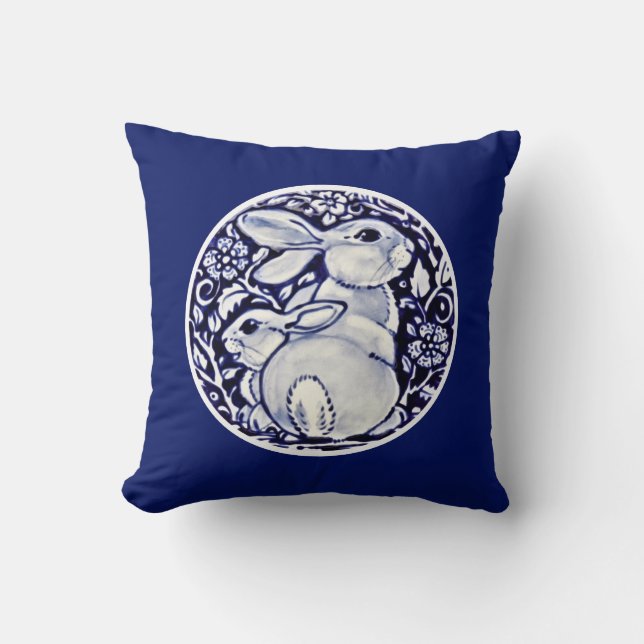 Coussin Cobalt Blue Rabbit Bébé Lapin Médaillon Floral (Recto)