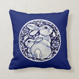 Coussin Cobalt Blue Rabbit Bébé Lapin Médaillon Floral