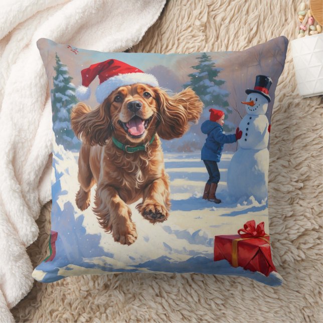 Coussin Cocker Spaniel courant dans la neige avec un chape (Couverture)