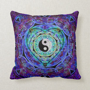 Coussin Coeur de Yin Yang par Amelia Carrie