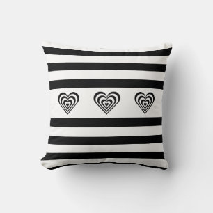 Coussin Cœurs concentriques sur rayures noires et blanches