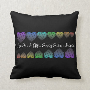 Coussin Coeurs d'arc-en-ciel avec des mots positifs