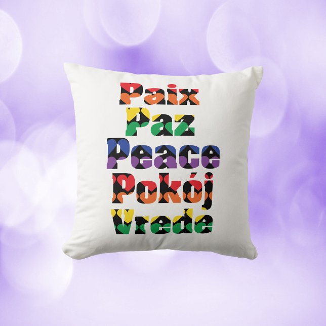 Coussin Coeurs de la Paix Typographie arc-en-ciel (A pillow with the word peace in French, Spanish, Polish and Dutch)