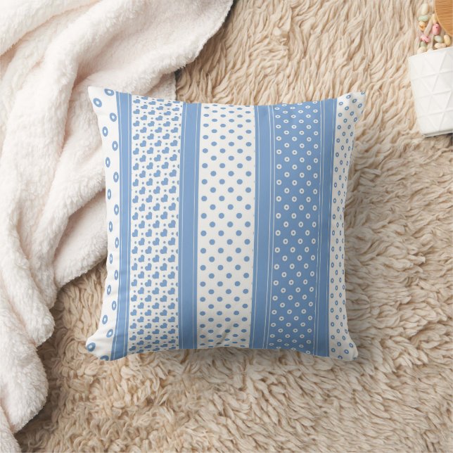 Coussin Coeurs et points modernes et tendance bleu et blan (Couverture)