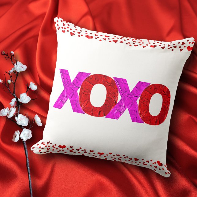 Coussin Coeurs rose rouge XOXO Valentine's Day Bold Modern (Créateur téléchargé)