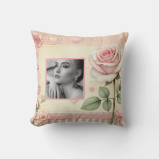 Coussin Coeurs roses vintages photo florale aquarelle