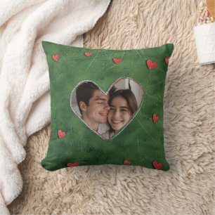 Coussin Coeurs rouges sur l'herbe verte