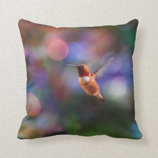 Coussin Colibri de vol et arrière - plan coloré