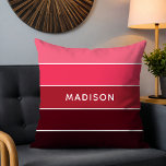 Coussin Colorbloc Colorbloc Colorbloc moderne Nom personna<br><div class="desc">Ce design coloré et moderne présente un motif coloré en rose et prune avec votre nom personnalisé #coussins #coussins #couettes #décoration d'intérieur #cadeaux</div>