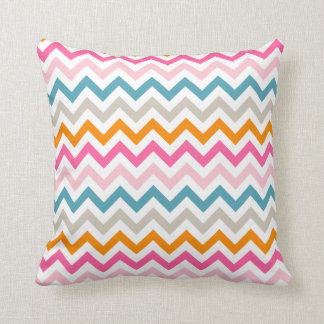 Coussin coloré de zigzag de Chevron de fille