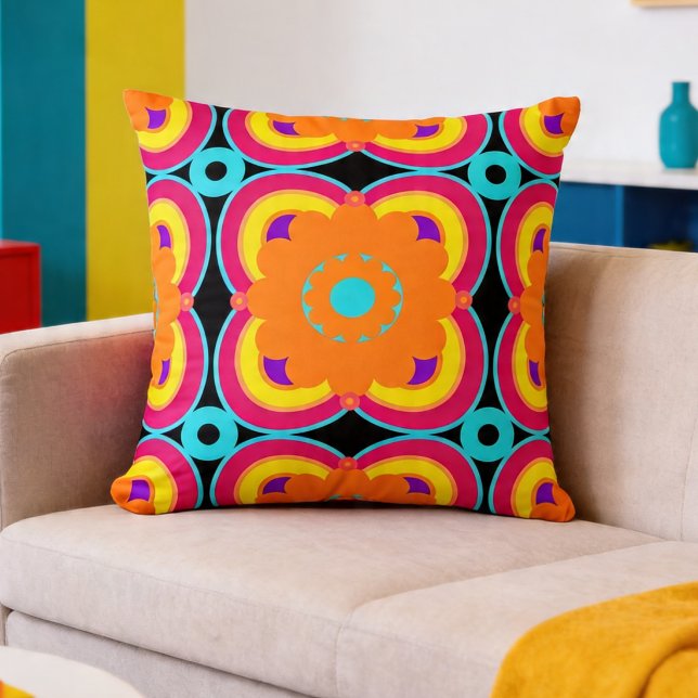 Coussin Coloré Géométrique Floral Rétro Audacieux (Bright colors, bold symmetry, and a retro twist. The perfect accent for your space.
)