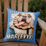Coussin Comic moderne simple Grunge personnalisé photo pou<br><div class="desc">Ce design simple et classique est composé de typographie serif et d'ajouter une photo personnalisée de votre animal de compagnie.</div>
