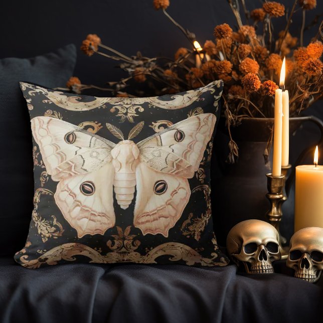 Coussin Conception de papillon de nuit orné (Créateur téléchargé)